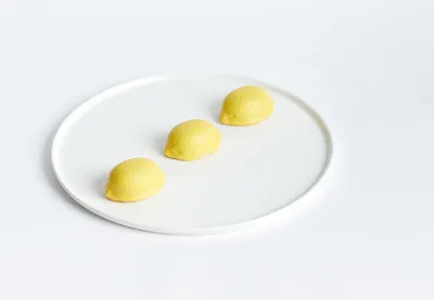 Triple Lemon Cake with Satin Lemon 